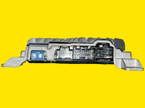 Amplificador Audio Bose Mazda 3 Usado Orig. 24-25 Bhsb66a20 Gris