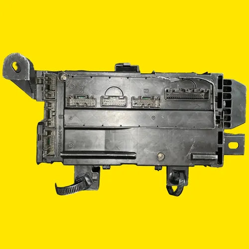 Caja Fusibles Toyota Avanza Usado Original 18-22 82600bzb10