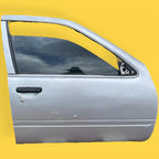 Puerta Delantera Derecha Nissan Sentra Usada Original 95-00 Delantera Derecha Gris