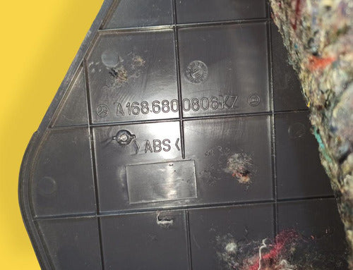 Moldura Lateral Dere. Mercedes A160/190 Usado Original 99-05 Gris Oscuro
