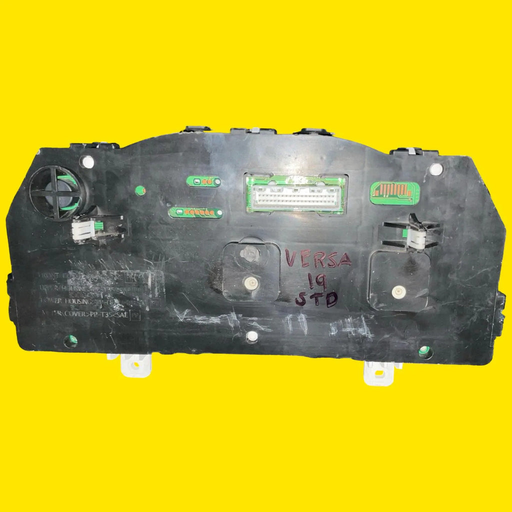 Clúster Velocímetro Nissan Versa/march Std Usado Orig. 12-20 Negro