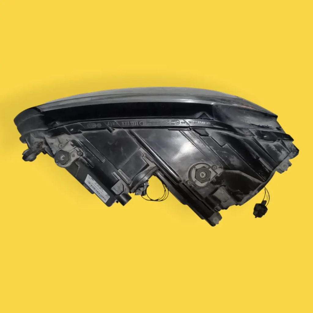 Faro Derecho Para Vw Jetta Mk6 Usado Original C/detalle Mica Derecho