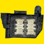 Caja Fusibles Trasera Yukon/suburban/tahoe/escalade 21-23