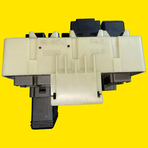 Caja Fusibles Bcm Ford Focus Usado Orig. 98-07 98a614a073lc