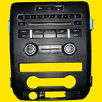 Caratula Bisel Radio Central F-150/lobo Usado Original 09-14