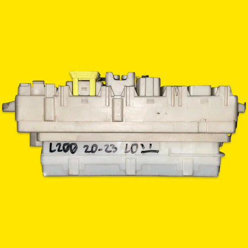 Caja Fusibles Interior Mitsubishi L200 Orig. 20-23 8637c661