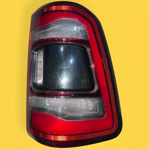 Calavera Derecha Dodge Ram Usado Original 19-24 Derecho/pasajero Rojo