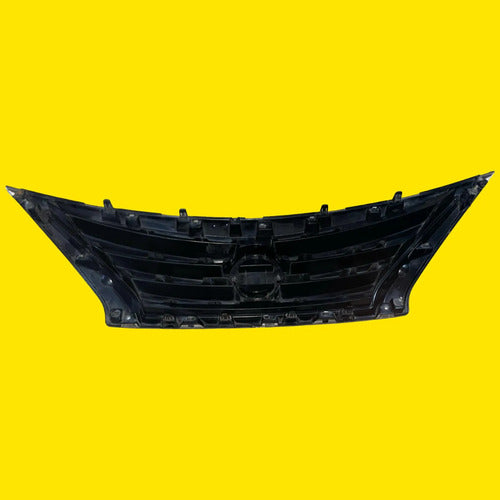 Parrilla Delantera Nissan Versa Usado Original 15-19 Negro Cromado