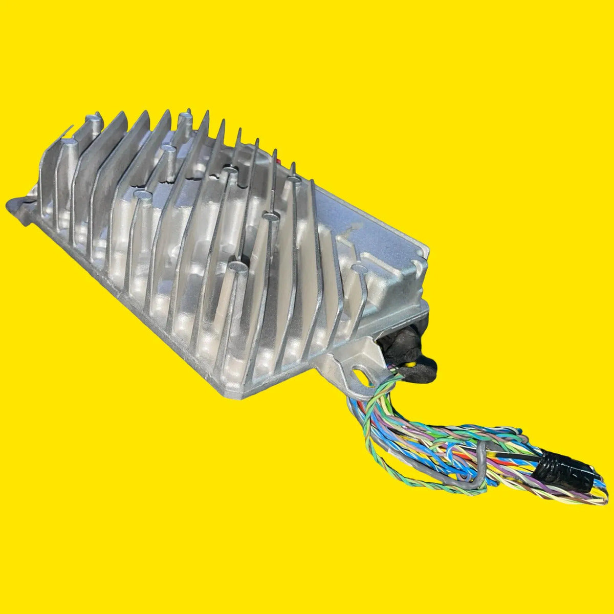 Amplificador Silverado/sierra/escalade/tahoe/suburban 18-23 Gris
