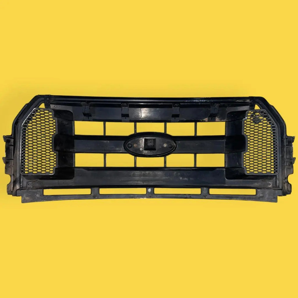 Parilla Ford F-150, F-250, Lobo Usado Original 15-17 Negro Mate