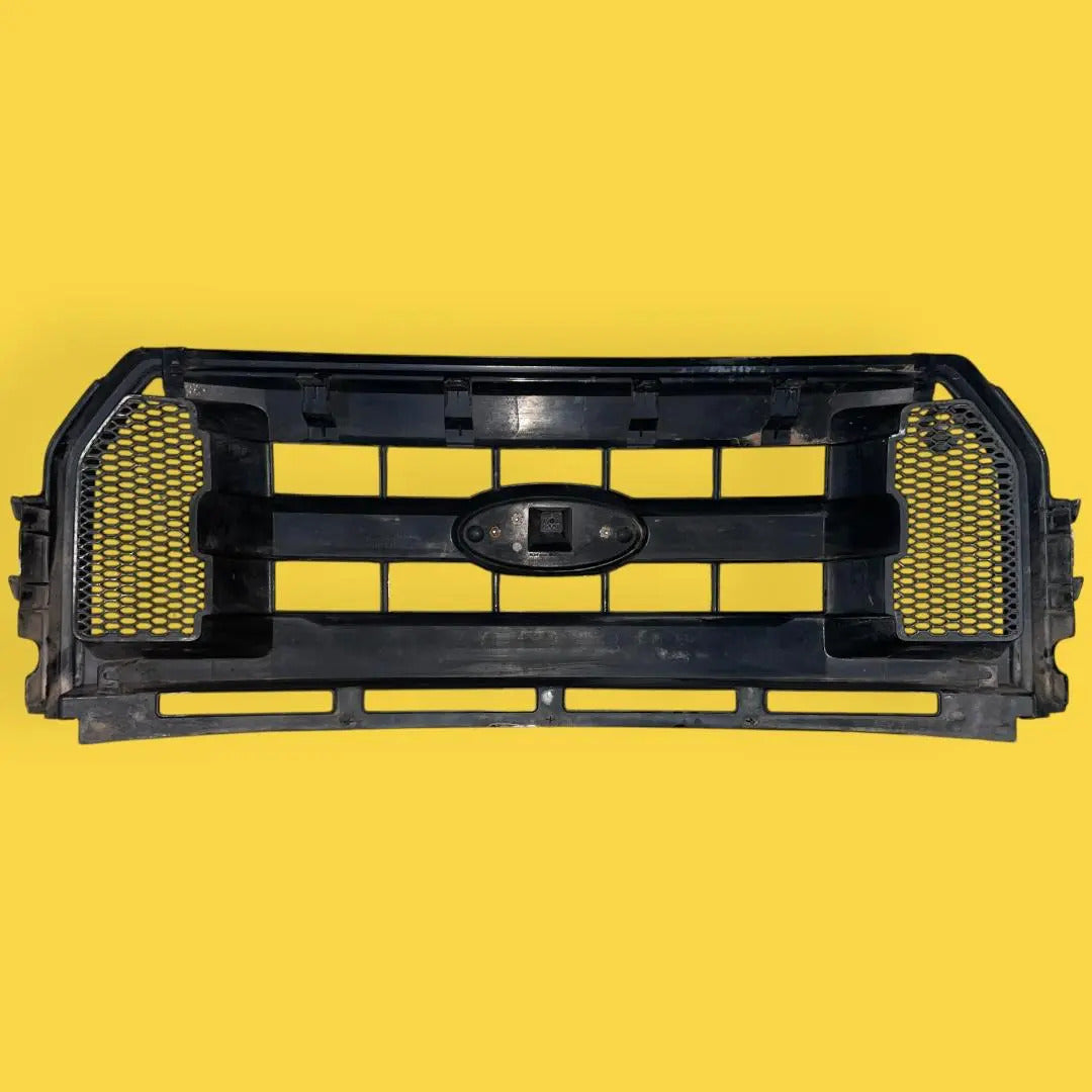 Parilla Ford F-150, F-250, Lobo Usado Original 15-17 Negro Mate
