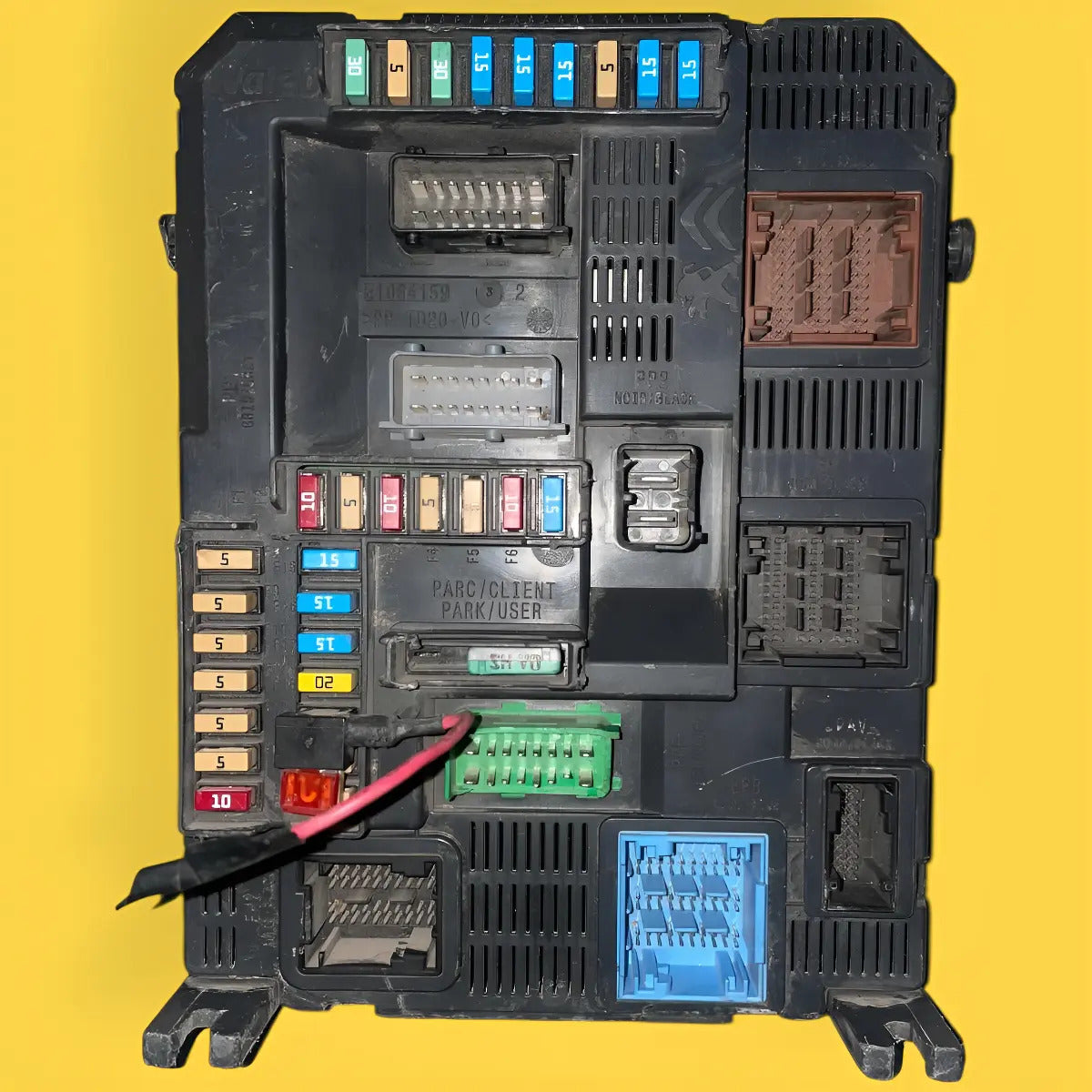 Modulo Bcm Body Control Peugeot 208/301 12-20 9819849680