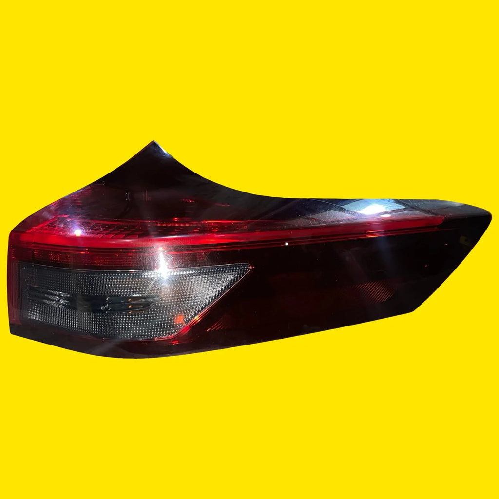 Calavera Derecha Nissan X-trail Usado Original 23-26 Derecho/pasajero Rojo