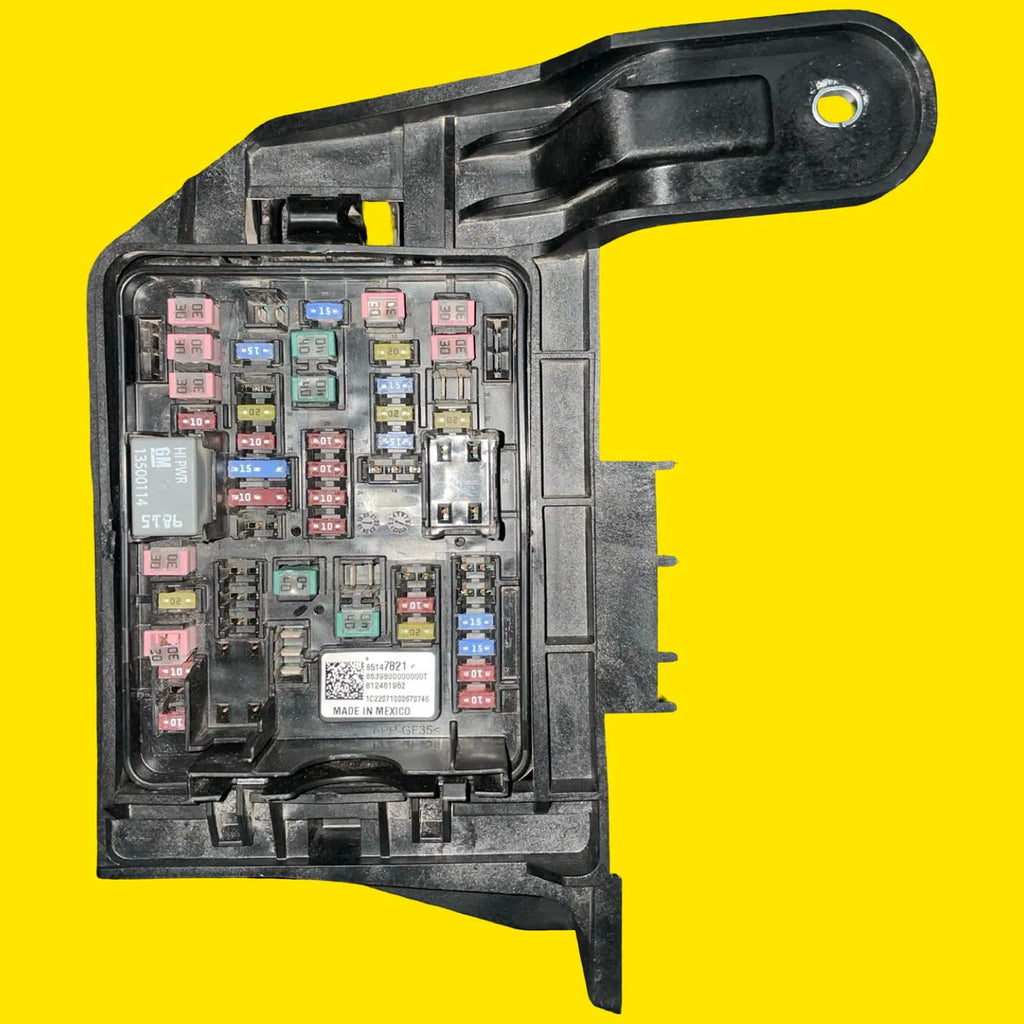 Caja Fusibles Trasera Yukon/suburban/tahoe/escalade 21-23