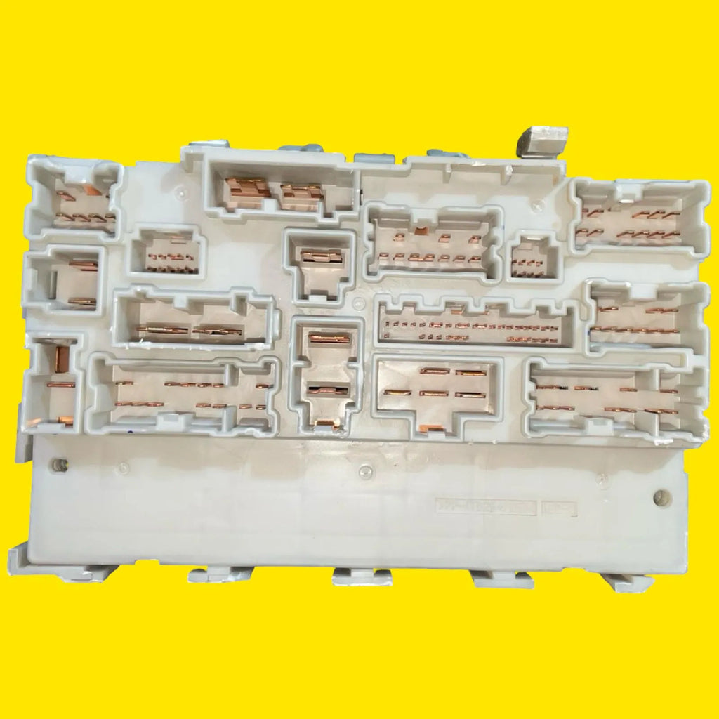 Caja Fusibles Mitsubishi L200 Usado Orig. 24-26 24350a000p