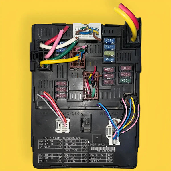 Caja Fusibles Ipdm Versa, Note Usado Orig. 13-19 284b71hr0c