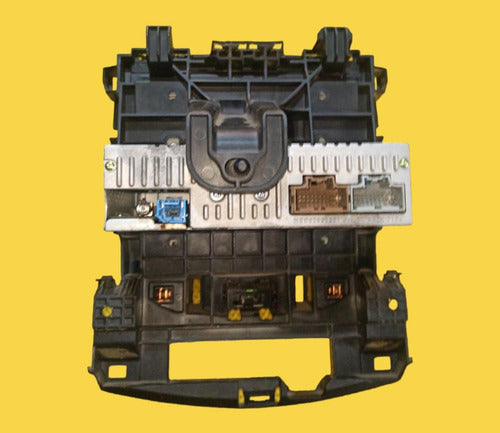 Estereo Pantalla Con Bisel Central Chevrolet Trax 17-20  Negro
