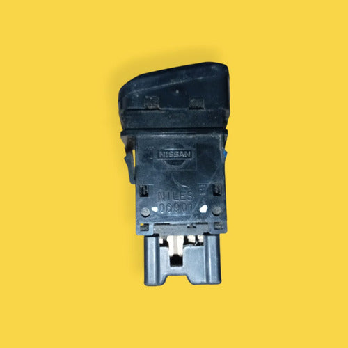 Botón Switch Intermitentes Nissan Sentra Usado Orig. 00-06 Negro