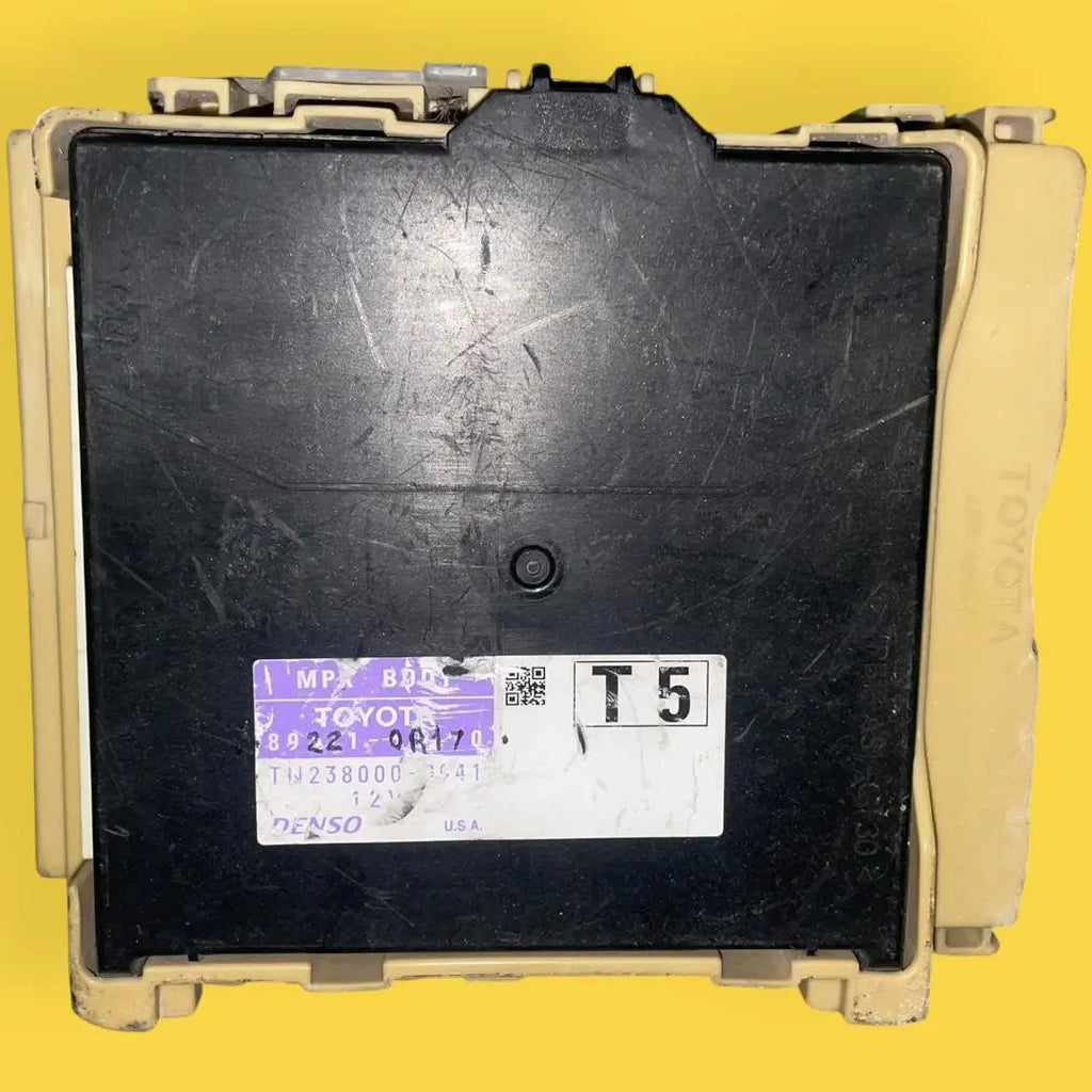 Modulo Caja Fusibles Toyota Rav4 Usado Orig 16-20 827300r101