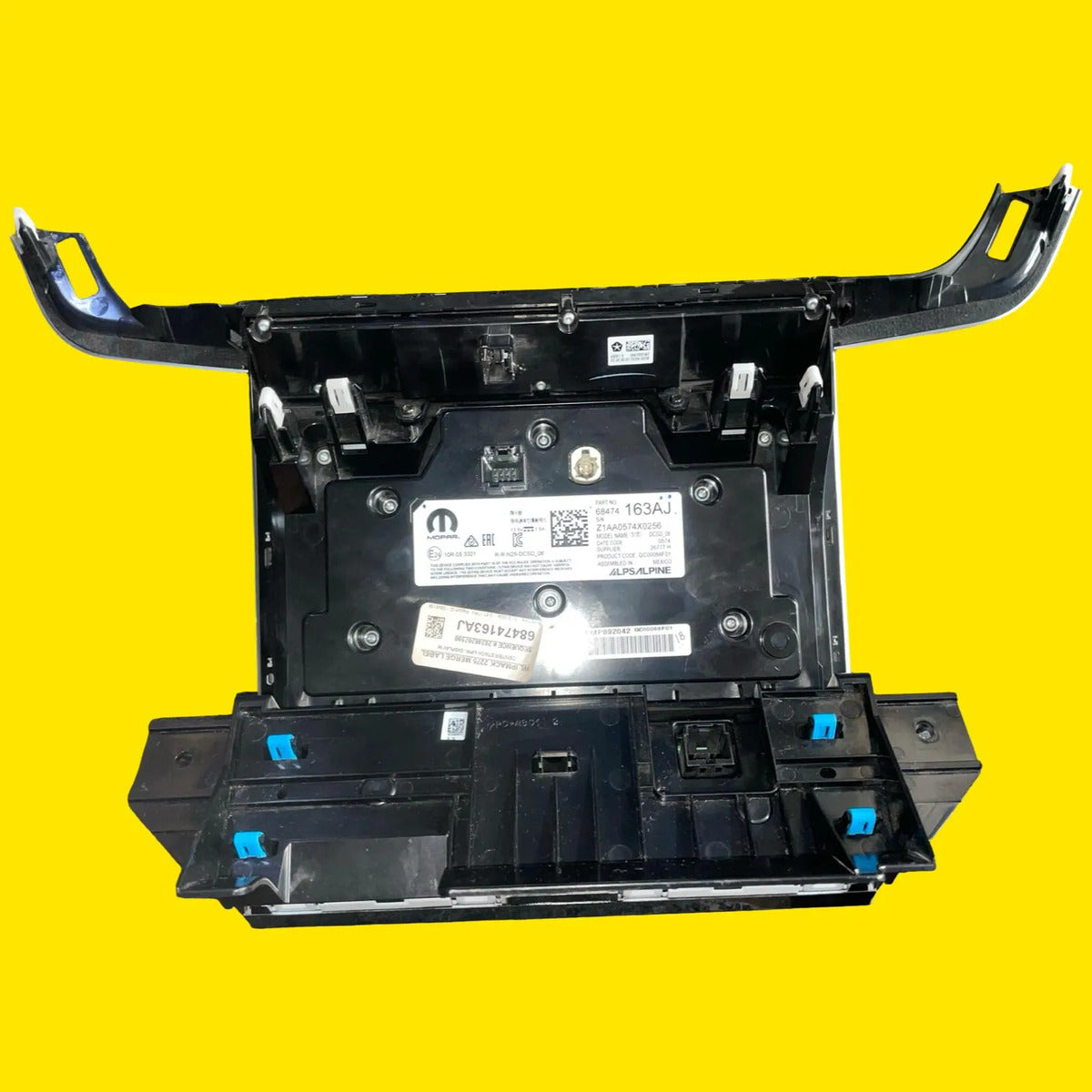 Estéreo Pantalla Jeep Grand Cherokee Usado Orig. 21-24 Negro