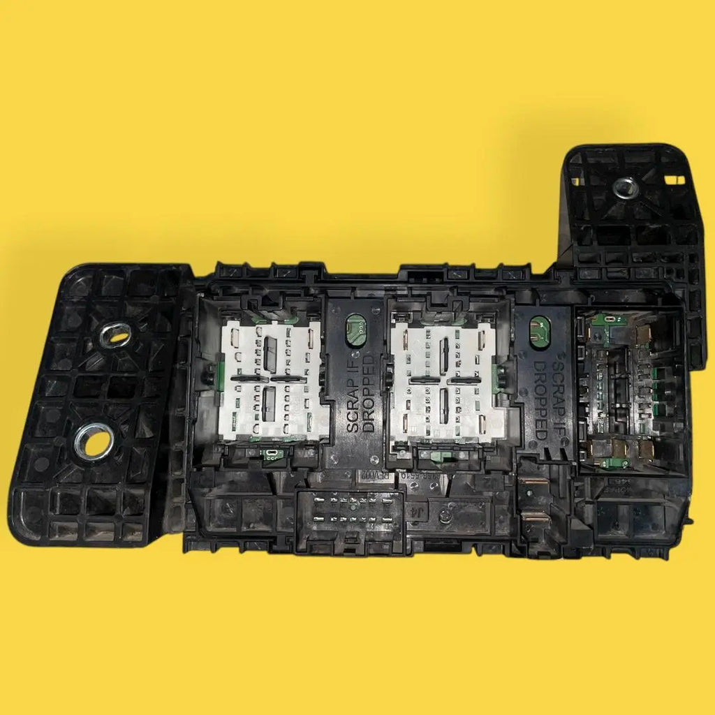 Caja Fusibles Interior Dodge Ram Original 19-25 P68312776ac
