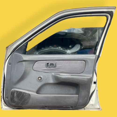 Puerta Delantera Derecha Nissan Sentra Usada Original 95-00 Delantera Derecha Gris