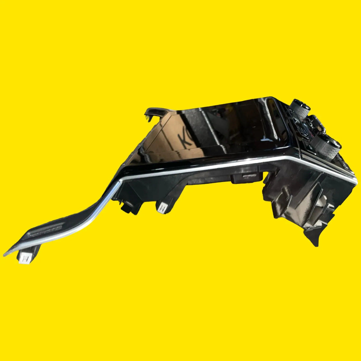 Estéreo Pantalla Jeep Grand Cherokee Usado Orig. 21-24 Negro