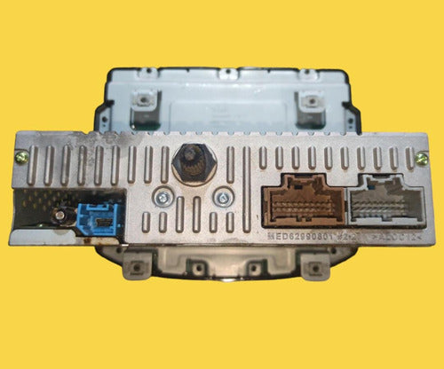 Estereo Pantalla Con Bisel Central Chevrolet Trax 17-20  Negro