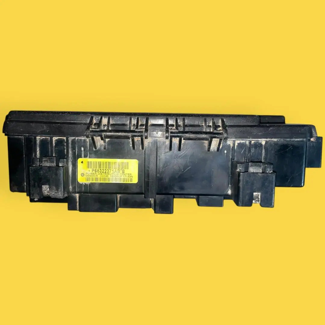 Caja Fusibles Dodge Ram Usado Original 15-20 P68322371ab