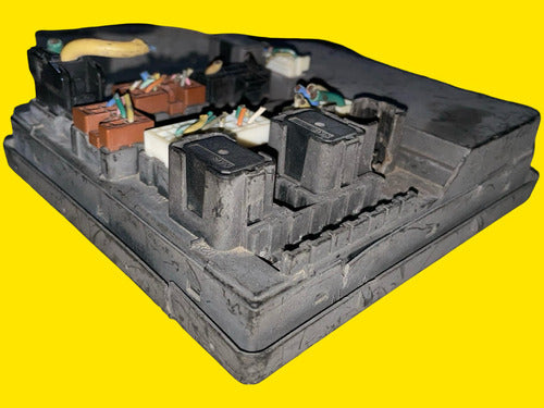 Caja Fusibles Ipdm Nissan Versa Usado Orig. 07-12 284b7em33a