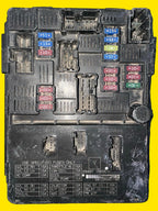 Caja Fusibles Ipdm Versa, Note Usado Orig. 13-19 284b71hr0c