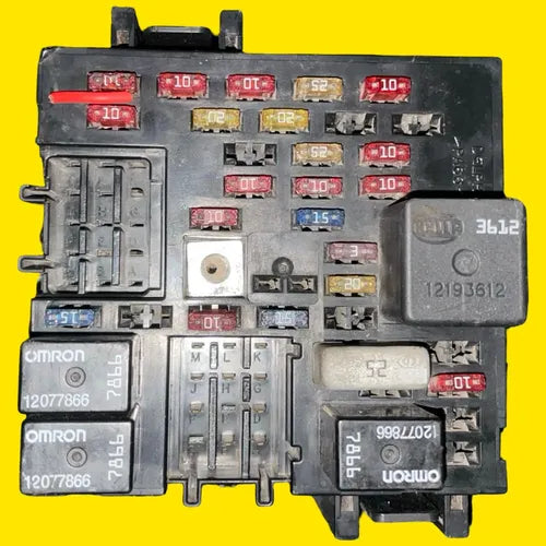 Caja Fusibles Sierra/silverdo/suburban/tahoe/yukon 99-02