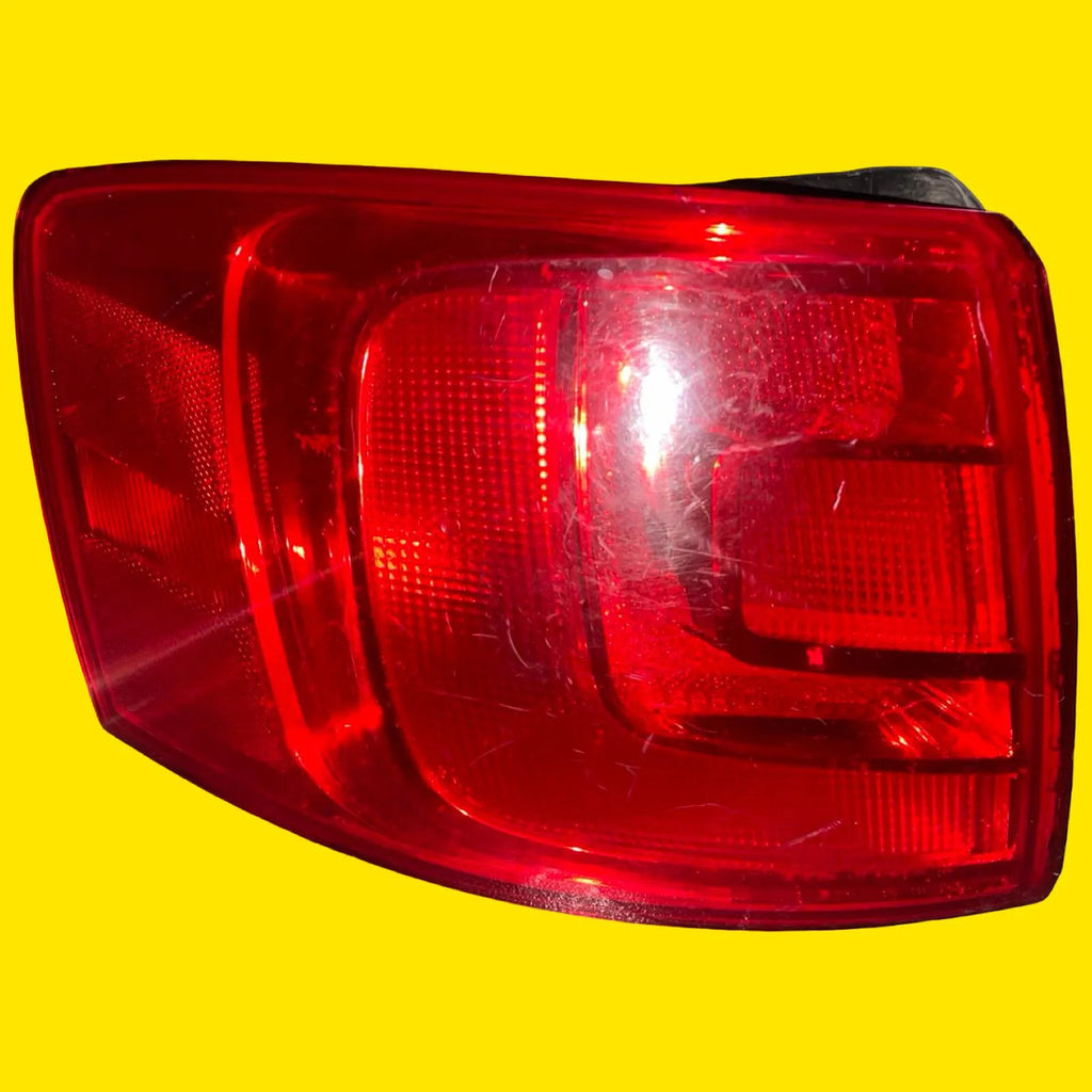 Calavera Izquierda Volkswagen Jetta Mk6 Usado Taiwan 11-18 Izquierdo/conductor Rojo