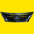 Parrilla Delantera Nissan Versa Usado Original 15-19 Negro Cromado
