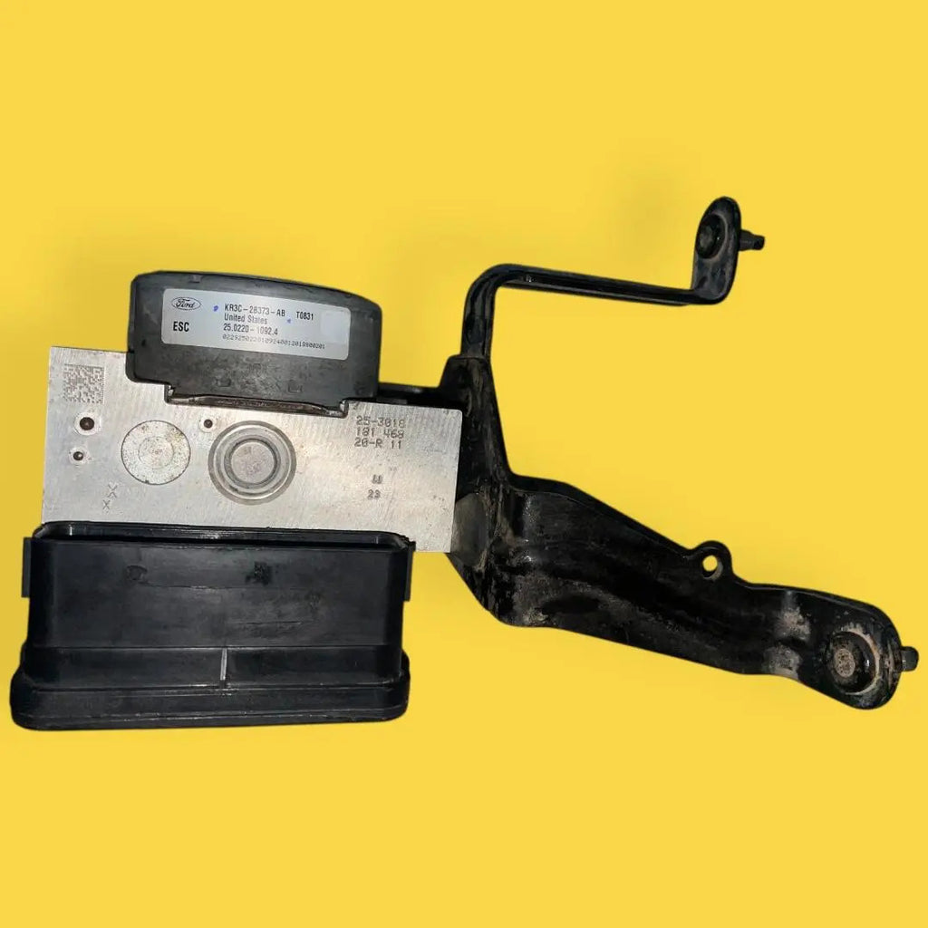 Modulo Abs Ford Mustang Usado Original 19-23 Kr3c2b373ab Negro